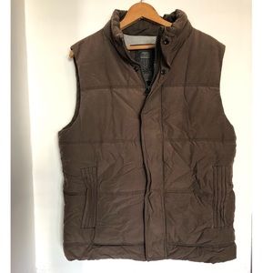 Men’s puffer vest.
